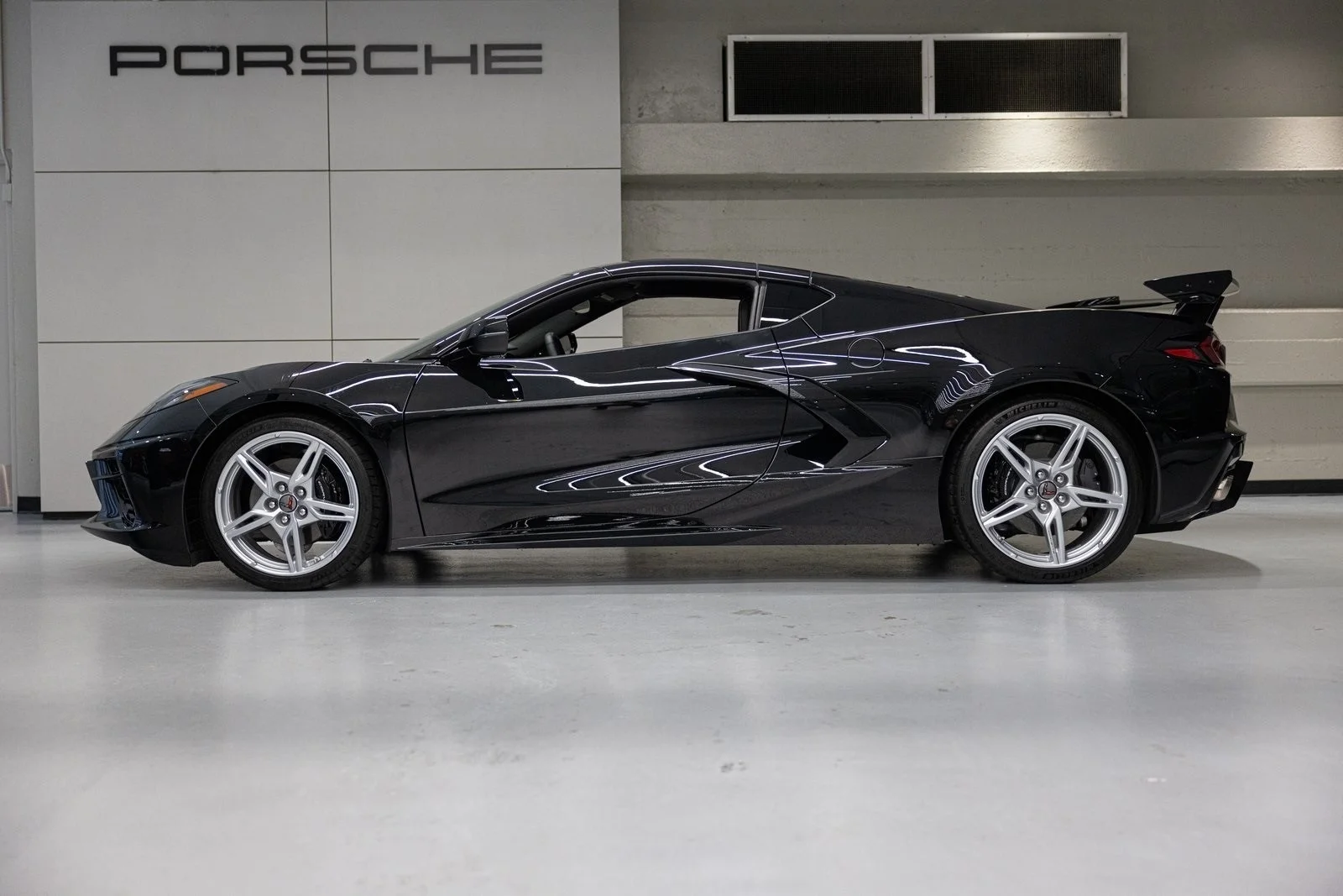 2023 Chevrolet Corvette 1LT - Photo 8